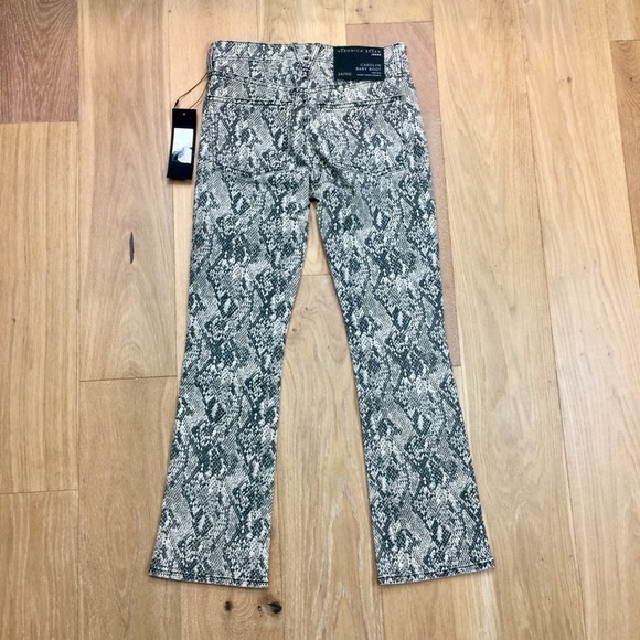 Veronica Beard Carolyn High-Rise Baby-Boot Jeans - Picture 8 of 13